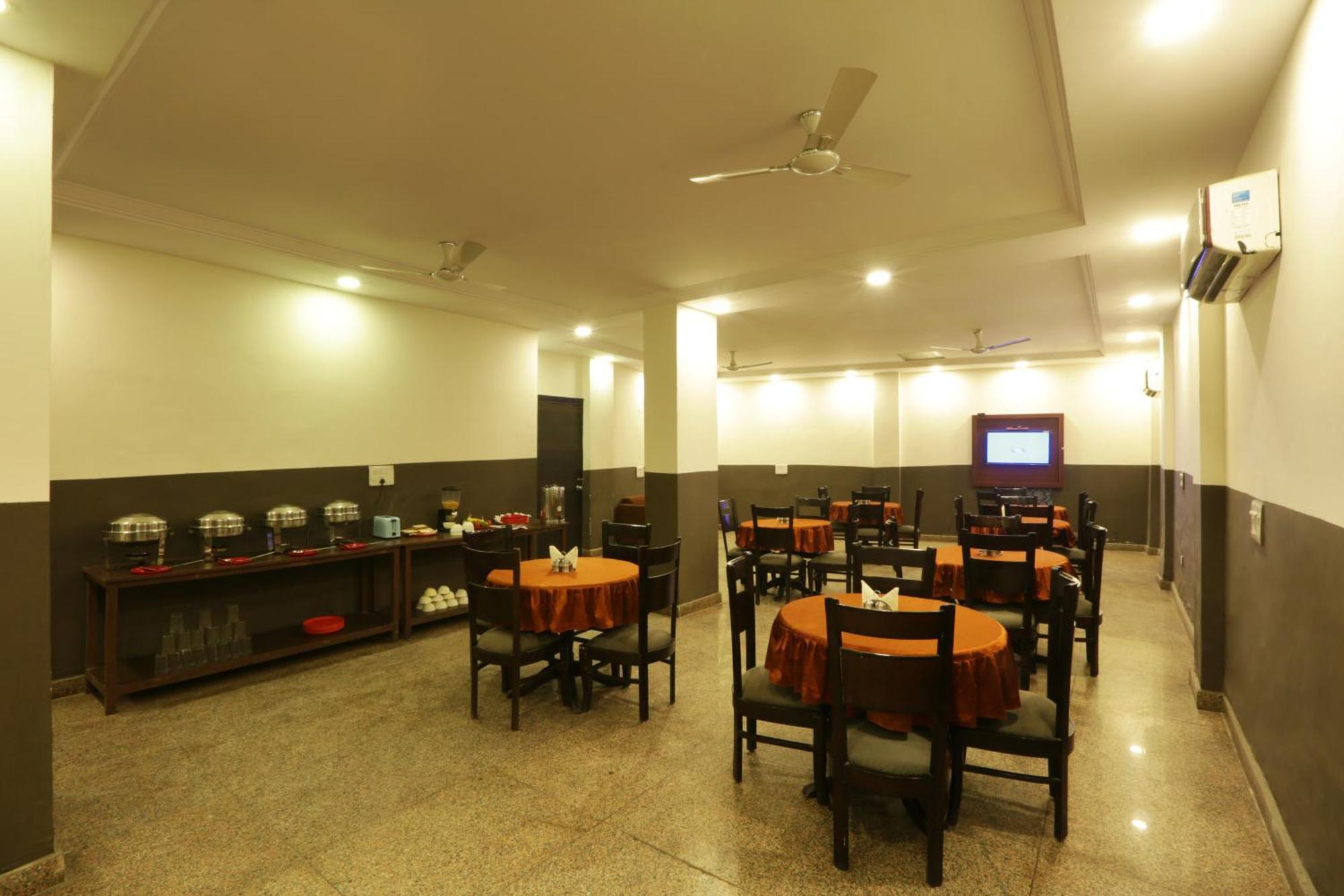 Hotel Sky View At Airport New Delhi Exterior photo